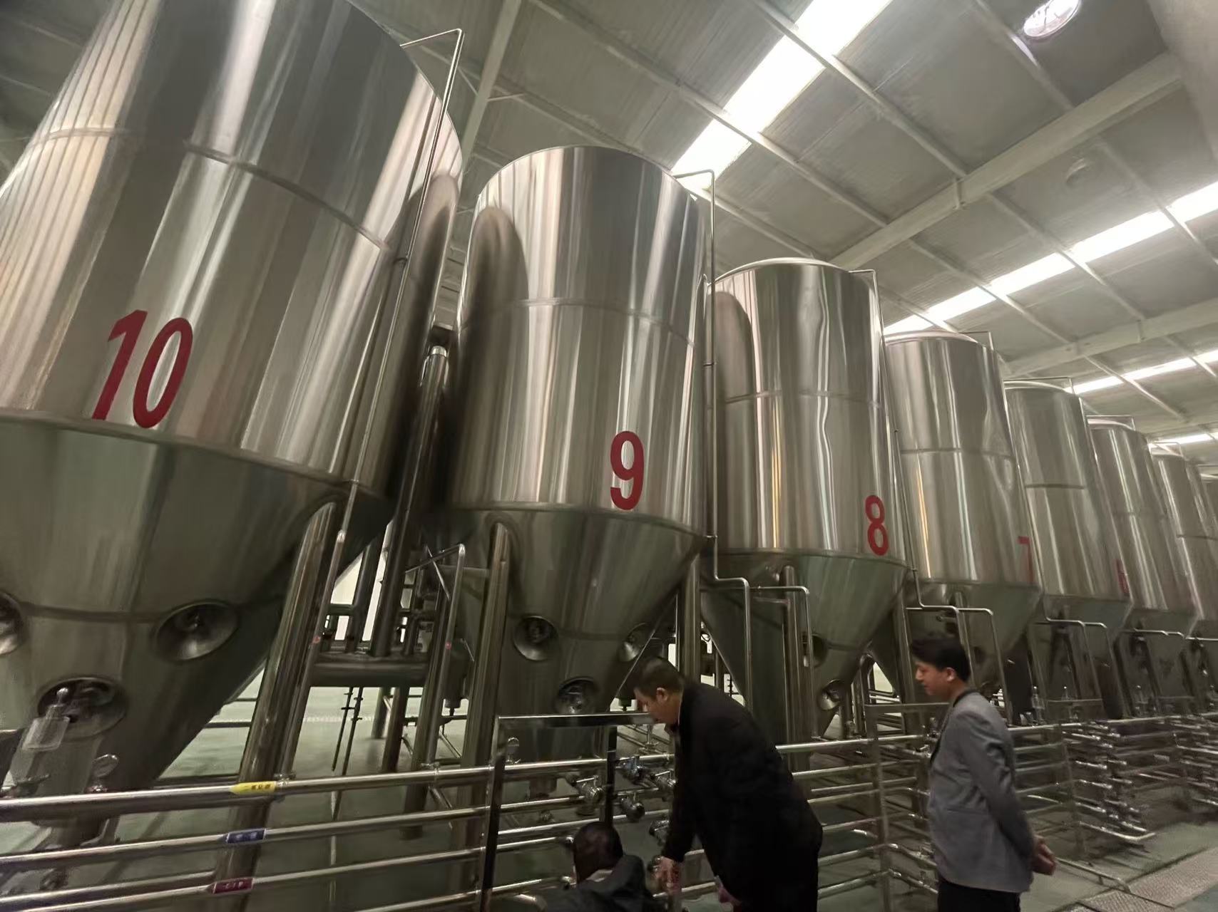 沅陵精酿啤酒设备厂—平面布置、设备设计、制造、调试、培训等一条龙服务